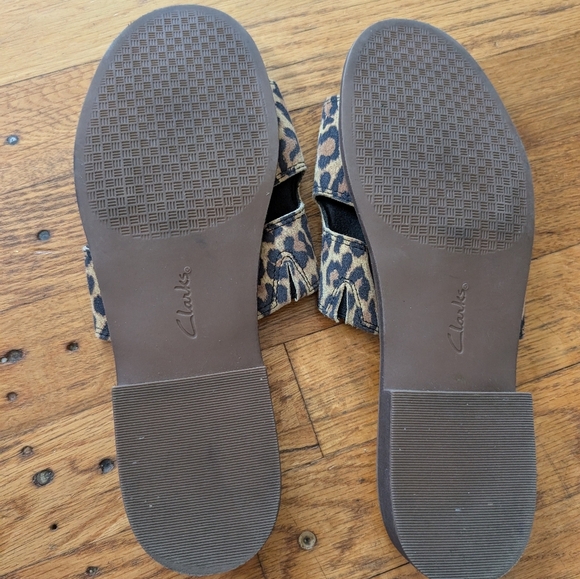 Collection By Clarks Leopard Print Slide Sandals - Picture 4 of 7